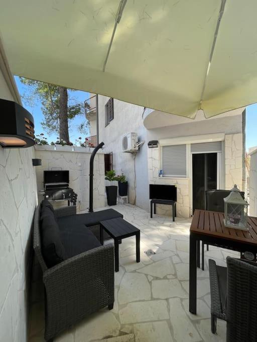 Seaesta Holiday- Modern Studio Apartamento Trogir Exterior foto